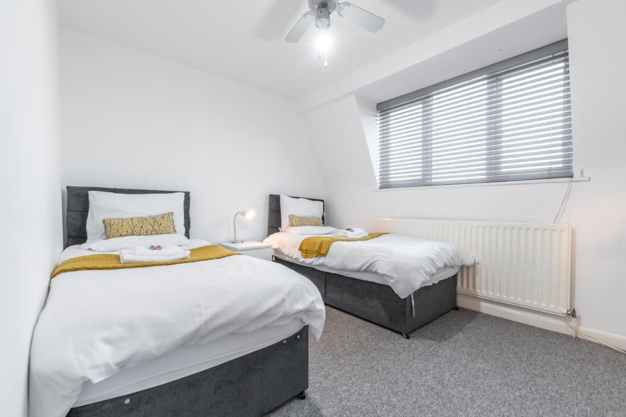 Best Price! Large Home For 4 - Smart Tv - Comfy Beds - Garden - 4 Single Beds Or 2 Doubles! Portsmouth Eksteriør billede
