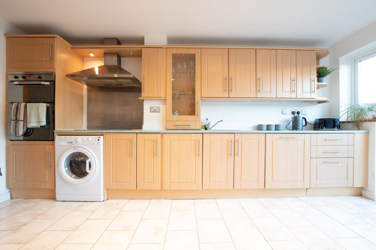 Best Price! Large Home For 4 - Smart Tv - Comfy Beds - Garden - 4 Single Beds Or 2 Doubles! Portsmouth Eksteriør billede